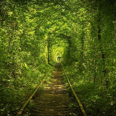 Hotel Tunnel Of Love Клевань Екстер'єр фото