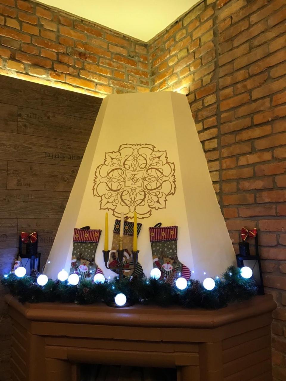Hotel Tunnel Of Love Клевань Екстер'єр фото